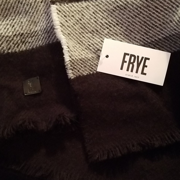 NWT FRYE BLANKET THROW WRAP - Picture 2 of 3